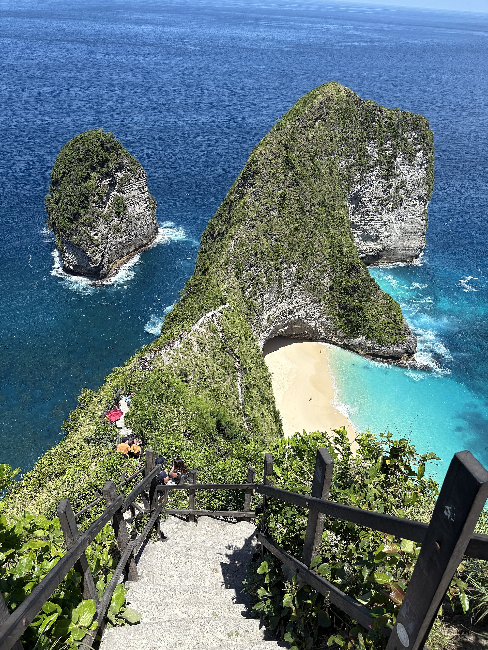 Kelingking Beach viewpoint on Nusa Penida island, Bali