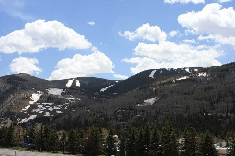 Do cheap Colorado resorts have lessons?