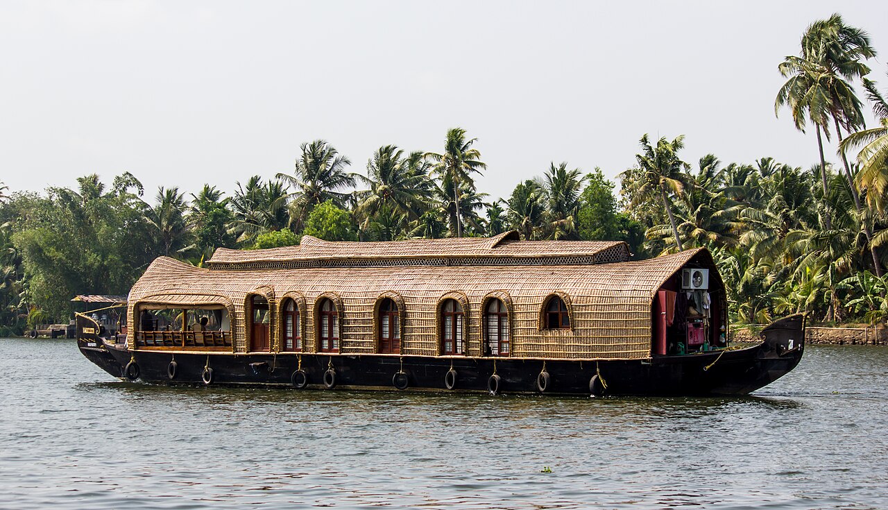 🌴 Kerala — Backwaters, Spices & Ayurveda (4–6 Days) in India