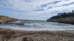 Budget Travel Guide: Cut Trip Costs by 50%