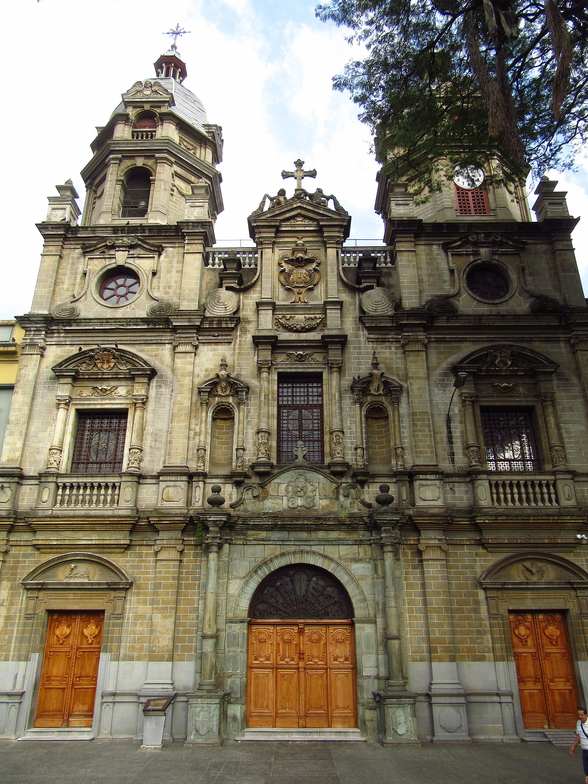 Medellin - 2018 Medellín iglesia de San Ignacio.jpg