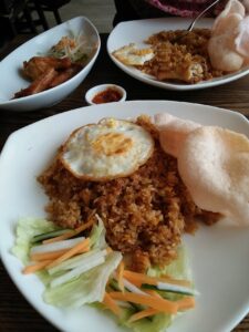 15 Best Foods to Eat in Indonesia (2026 Local Guide)