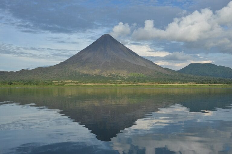 10-Day Costa Rica Itinerary (2026): Arenal Volcano, Monteverde Cloud Forest, and the Pacific Coast