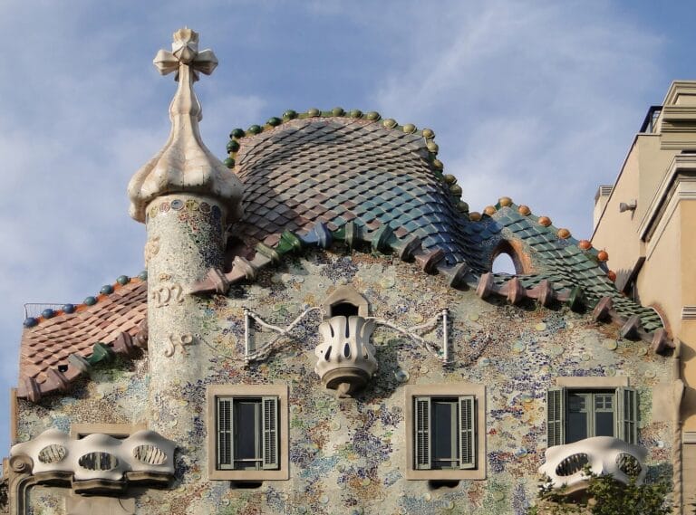 20 Best Things to Do in Barcelona (Real Local + Iconic)