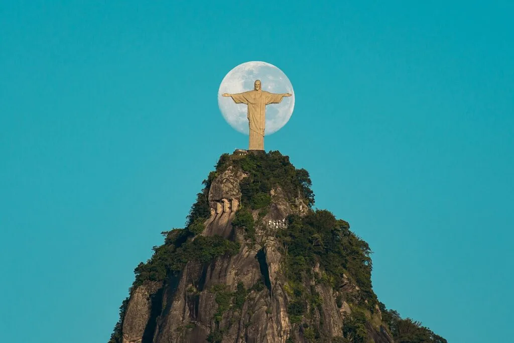 Unique Moment with the Moon and Chr