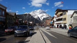 Whistler vs Banff (2026): The Honest Comparison for Skiers, Hikers & First-Timers
