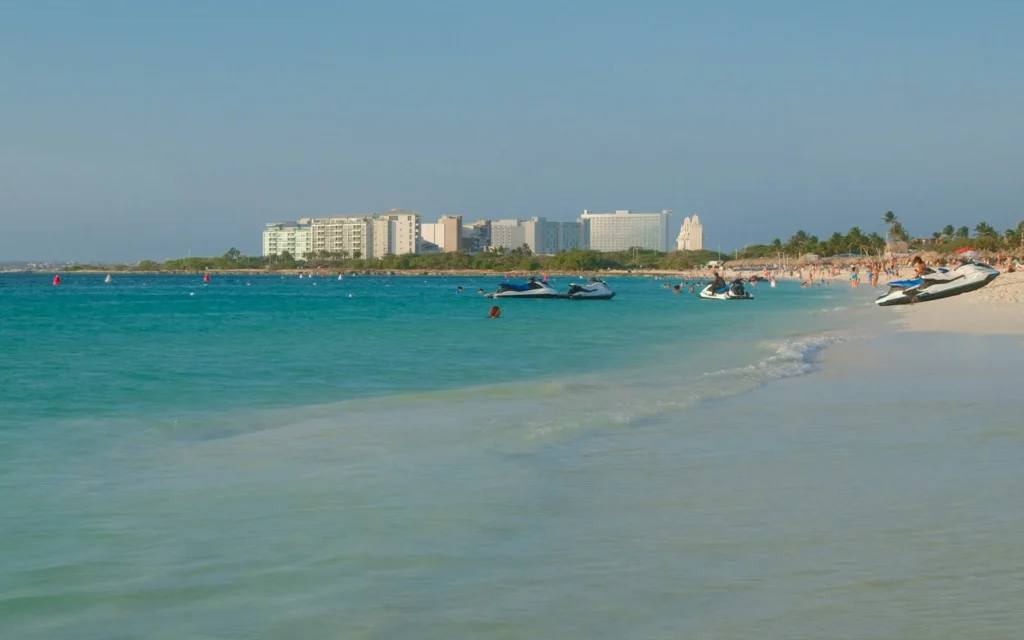 Turquoise water and white sand on a beach in Aruba