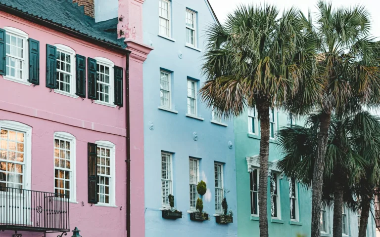 The pastel houses of Rainbow Row in Charleston, South Carolina