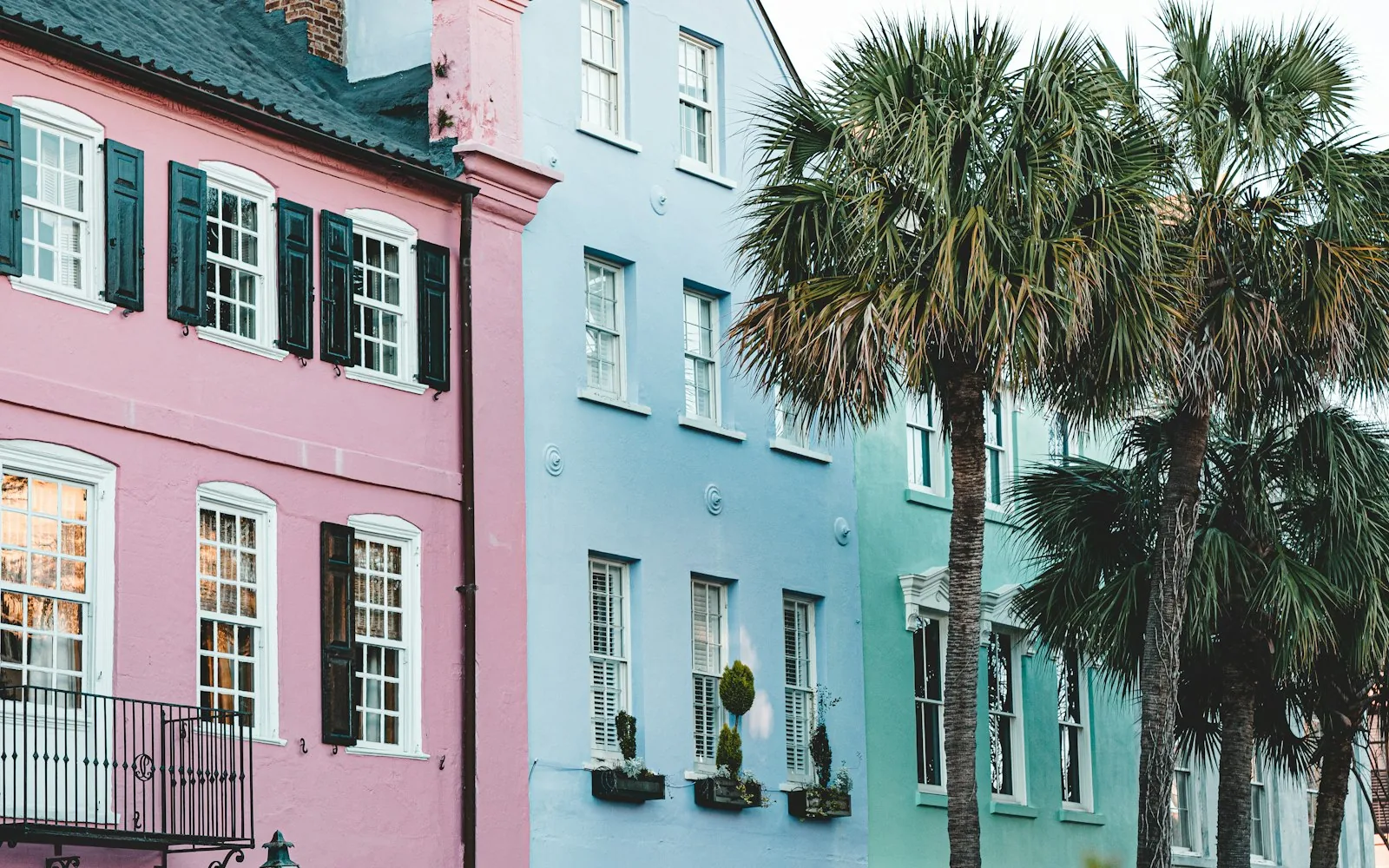 The pastel houses of Rainbow Row in Charleston, South Carolina